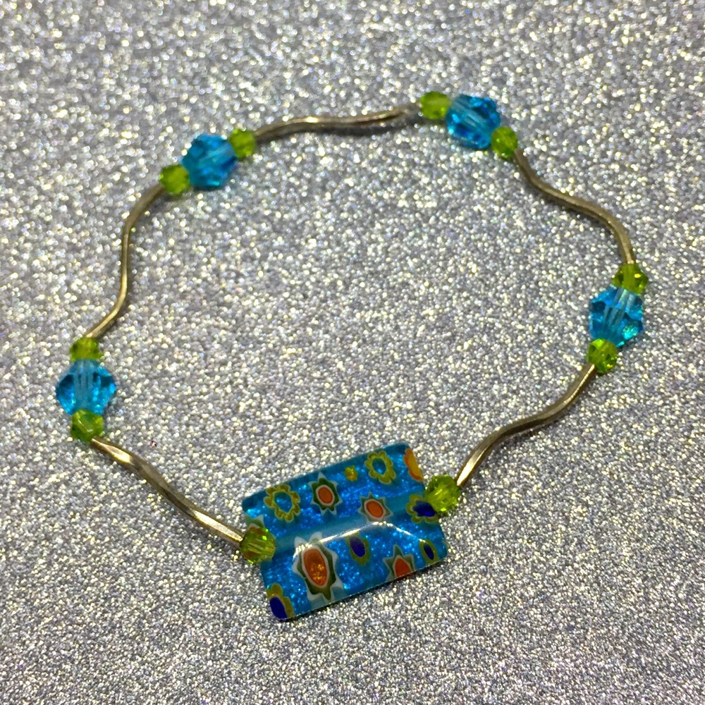 Flowered glass bead bracelet